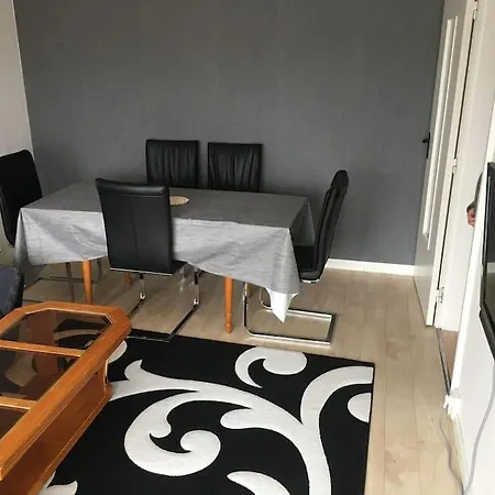 Calme Situe 600 M De La Sortie Arriere De La Gare D'epinal